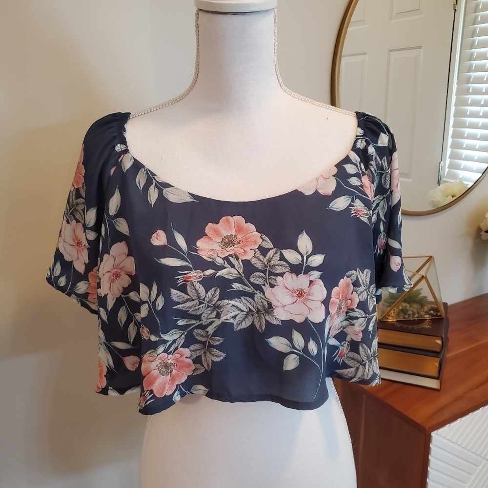 Leith Large Floral Flowy Crop Top Off the Shoulder